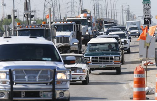 The zipper merge pilot started Wednesday morning for road construction in the northbound lanes of Lagimodiere Blvd. starting near Fermor Ave. Vehicles in right lane in photo merge to the left lane. Wayne Glowacki / Winnipeg Free Press June 10 2015