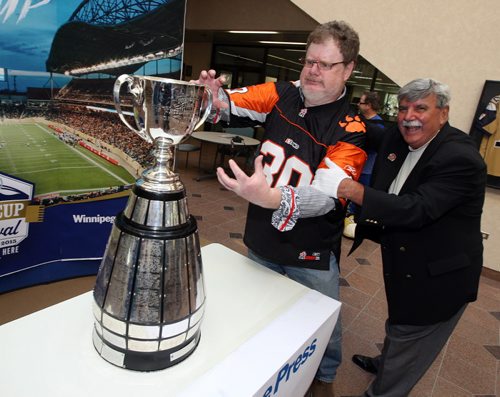 LOCAL -Doug Spiers horses around with Grey Cup handler Dan Maloney in the foyer of the Winnipeg Free Press. Doug column. BORIS MINKEVICH/WINNIPEG FREE PRESS June 10, 2015