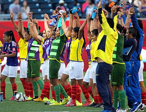 Team Equador salutes the crowd at Investor's Group Stadium Tuesday after losing the last of the Winnipeg games to Japan 1-0. See story. June 16, 2015 - (Phil Hossack / Winnipeg Free Press)