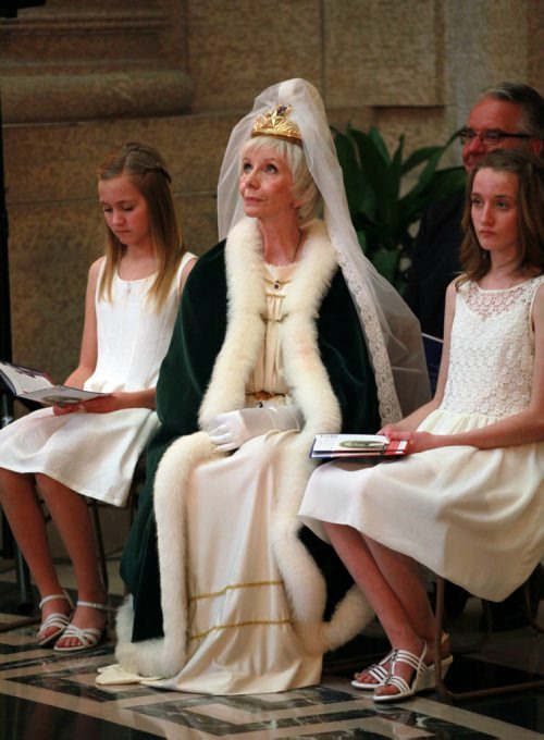 FLanked by her attendants, Fjallkona (Linda Sigurdson Collette) takes part in the Icelandic National Day Celebration at the Mb Legislature Wednesday.  See release for details.....STAND-UP. June 17, 2015 - (Phil Hossack / Winnipeg Free Press)