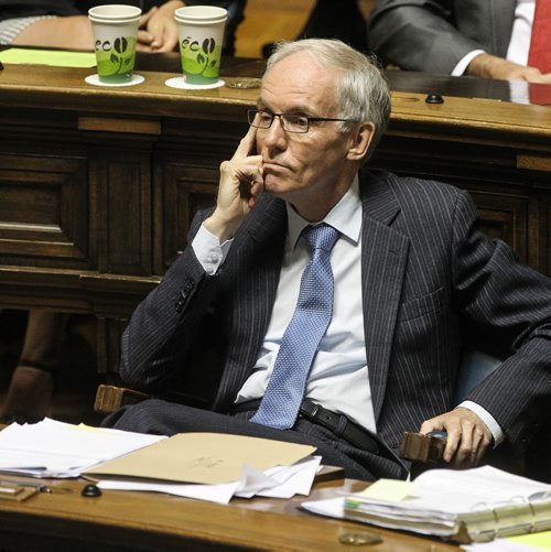 MLA Steve Ashton reacts while Premier Greg Selinger defends him and leader of the opposition skewers him over the $5-million deal to acquire flood-fighting equipment for First Nations. 150618 - Thursday, June 18, 2015 -  MIKE DEAL / WINNIPEG FREE PRESS