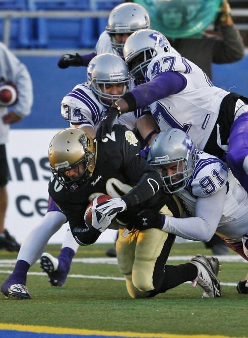John Woods / Winnipeg Free Press / November 17/07- 071117  -  University of Manitoba Bisons Karim Lowen (20) drives for the line with Western Ontario Mustangs Nick Kordic (34),  Vaughn Martin (47) and Glen Larocque (91) on his back in the first half of the Mitchell Bowl in Winnipeg Saturday Nov 17/07.