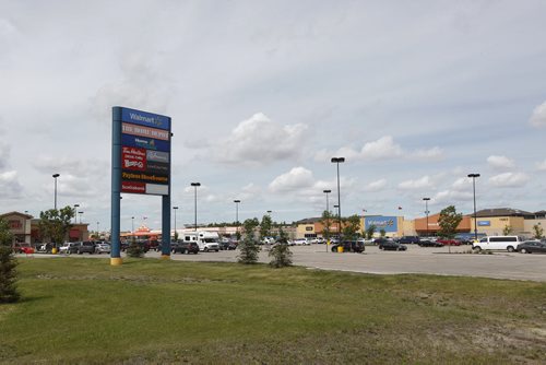 June 21, 2015 - 150621  - Commercial development at McGillivray and Kenaston in Winnipeg Sunday, June 21, 2015. John Woods / Winnipeg Free Press