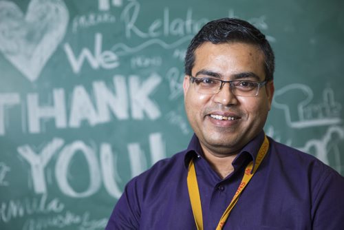 Chandra Gautam, cross-cultural support worker, helps new immigrants settle into life in Canada at Hugh John McDonald School.  Gautam himself moved from Nepal about five years ago, and understands the difficulties that many have in their first months in a new country. Mikaela MacKenzie / Winnipeg Free Press