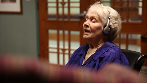 Elsie Jackson listens to some of her favourite tunes on an iPod as part of the music and memory program at Misercordia Place.  During these sessions, she becomes more animated and talks about memories from her past - in many songs, she didn't miss a word of the lyrics. Mikaela MacKenzie / Winnipeg Free Press