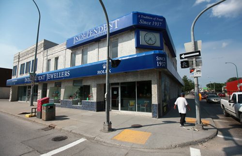 Independent Jewellers at the corner of Notre Dame and Balmoral. See story. June 26, 2015 - (Phil Hossack / Winnipeg Free Press)