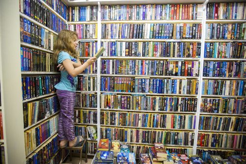 Lexie Bryan, 7, is a regular at the Selkirk Book Exchange, a used book store with about 40,000 books and a staff of one. Mikaela MacKenzie / Winnipeg Free Press