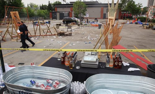 Stabbing Scene- Winnipeg Police investigate a stabbing outside the Earls on Main St Thursday morning- A Canada Day outdoor party in the Earls parking lot ended early this morning with a stabbing that sent one to hospital in critical condition-Breaking News- July 02, 2015   (JOE BRYKSA / WINNIPEG FREE PRESS)