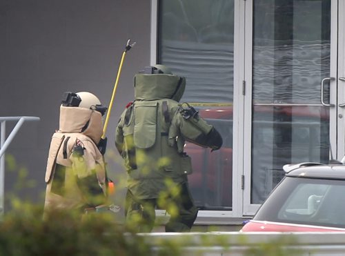 Members of the Winnipeg Police bomb unit enter a law office on River Ave. near Clarke St. after an explosion Friday morning.  Bill Redekop story. Wayne Glowacki / Winnipeg Free Press July 3  2015