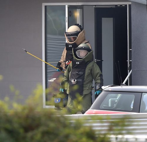 Members of the Winnipeg Police bomb unit leave a law office on River Ave. near Clarke St. after an explosion Friday morning.  Bill Redekop story. Wayne Glowacki / Winnipeg Free Press July 3  2015