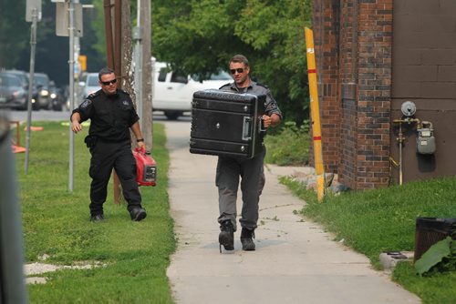 Police officers bring in special equipment to Petersen and King Law Office at 252 River Ave. Friday afternoon to go through the office more thoroughly after a bomb exploded in a workers hands Friday morning. See story.  July 03,, 2015 Ruth Bonneville / Winnipeg Free Press