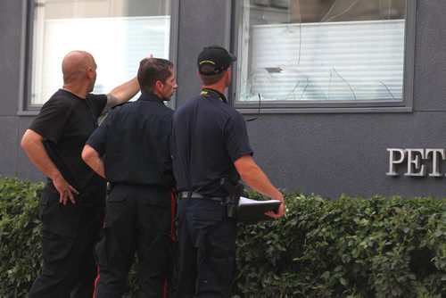 Police officers gather around Petersen and King Law Office at 252 River Ave. late Friday afternoon to take a closer look at the scene of a bomb that went off Friday morning in the hands of one of the workers in the office.  She was taken to hospital in critical condition.    See story.  July 03,, 2015 Ruth Bonneville / Winnipeg Free Press