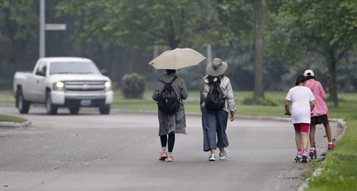From left, Lorena Fontaine, Roberta Stout and each of their daughters, Miya Wata, 9, and Sarah Fontaine-Sinclair, 9. Traffic on Wellington Crescent, which is supposed to be limited to only one block, Sunday, July 5, 2015. (TREVOR HAGAN/WINNIPEG FREE PRESS)