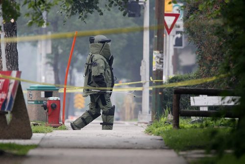 July 5, 2015 - 150705  -  Winnipeg Police bomb squad and emergency crews were called to 280 Stradbrook for a suspicious package in Winnipeg Sunday, July 5, 2015. John Woods / Winnipeg Free Press