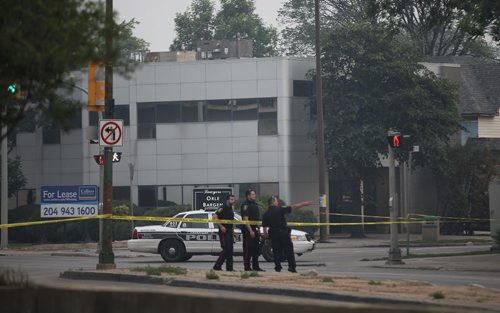 July 5, 2015 - 150705  -  Winnipeg Police bomb squad and emergency crews were called to 280 Stradbrook for a suspicious package in Winnipeg Sunday, July 5, 2015. John Woods / Winnipeg Free Press