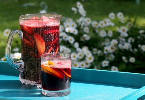 Summer Sangria with Red Wine and Strawberry Ice Cubes, Recipe swap, Monday, July 6, 2015. (TREVOR HAGAN/WINNIPEG FREE PRESS)