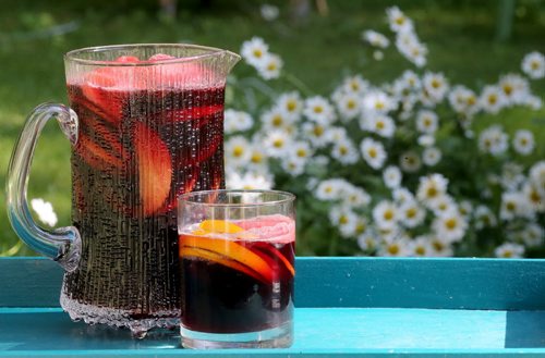 Summer Sangria with Red Wine and Strawberry Ice Cubes, Recipe swap, Monday, July 6, 2015. (TREVOR HAGAN/WINNIPEG FREE PRESS)