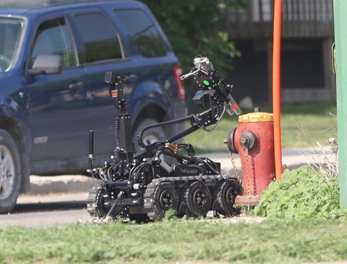 Winnipeg Police used their bob unit robot to shoot a water canon at a suspicious package foung at St Annes and Bank Ave-Breaking News- July 08, 2015   (JOE BRYKSA / WINNIPEG FREE PRESS)