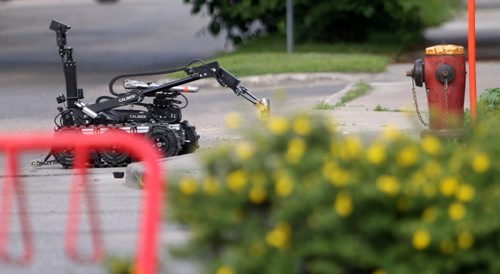 Winnipeg Police used their bomb unit robot to shoot a water canon at a suspicious package found at St Annes and Bank Ave-Breaking News- July 08, 2015   (JOE BRYKSA / WINNIPEG FREE PRESS)