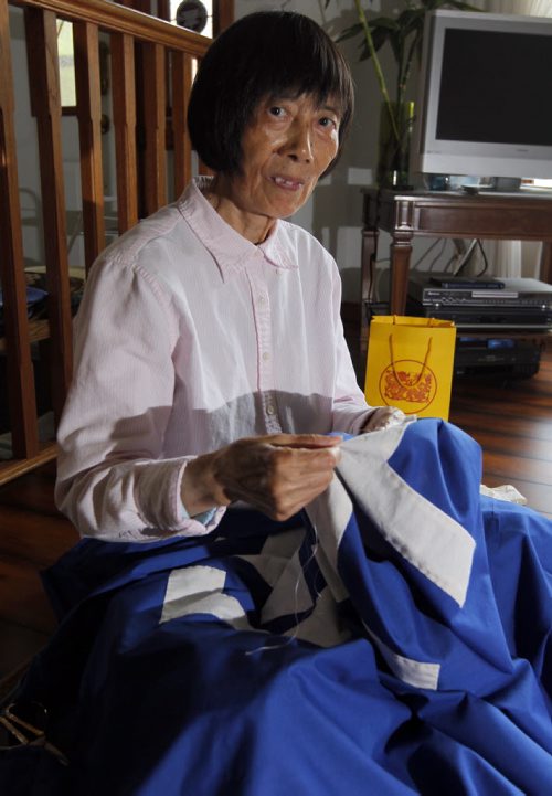 Ruirong Auntie Chen, 70, photographed at her friends house making a banner for upcoming rally to mark the anniversary of the persecution of Falun Gong. BORIS MINKEVICH/WINNIPEG FREE PRESS July 9, 2015