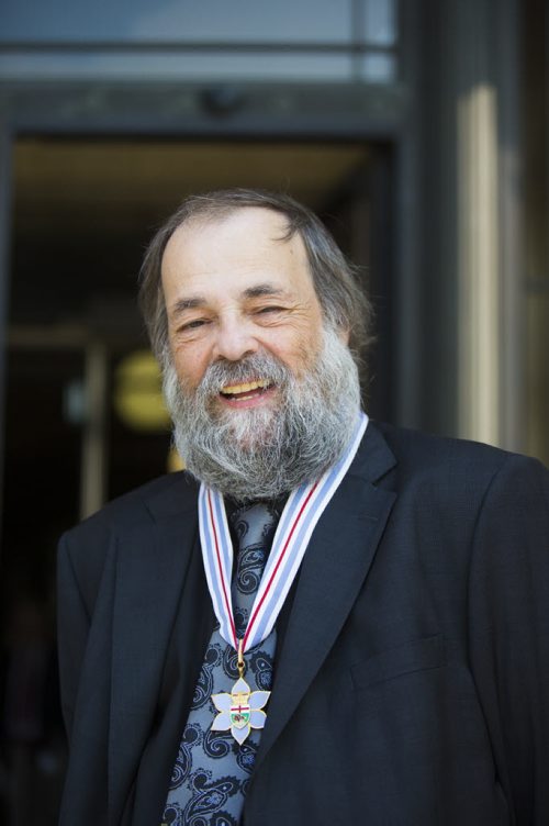 Mitch Podolak leaves for folk fest after being awarded the Order of Manitoba at the Manitoba Legislative Building in Winnipeg on Thursday, July 9, 2015.   Mikaela MacKenzie / Winnipeg Free Press