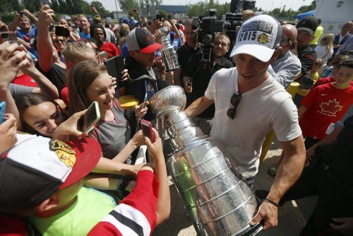 The Chicago Blackhawks captain and Stanley Cup champion, Jonathan Toews, shows off the 2015 Stanley Cup to fans of all ages at the Dakota Community Centre Friday afternoon.   July 10, 2015 n Ruth Bonneville / Winnipeg Free Press