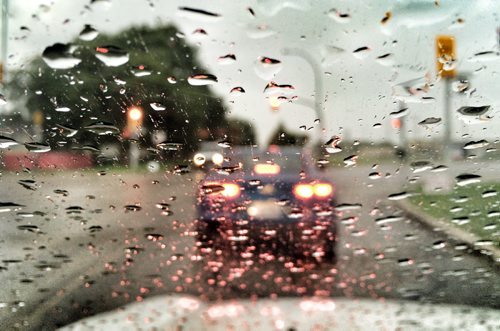 Rain makes the morning drive slower than normal on Gateway. BORIS MINKEVICH/WINNIPEG FREE PRESS July 16, 2015