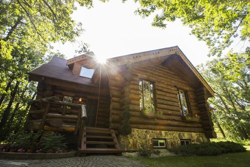 This log home in Charleswood provides a rustic lodge feeling within the city limits in Winnipeg on Tuesday, July 21, 2015.   Mikaela MacKenzie / Winnipeg Free Press