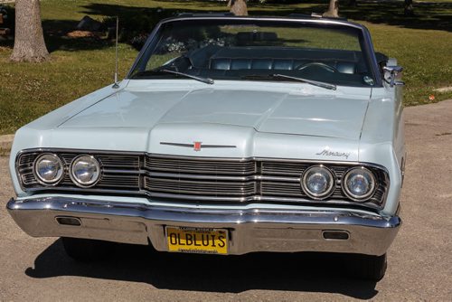 Bruce Anderson owns a 1967 Mercury Park Lane convertible. 150721 - Tuesday, July 21, 2015 -  MIKE DEAL / WINNIPEG FREE PRESS