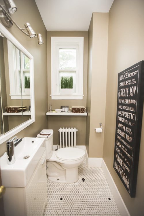 A small powder room on the main floor is a handy second bathroom in this Riverview home in Winnipeg on Tuesday, July 28, 2015.  Mikaela MacKenzie / Winnipeg Free Press