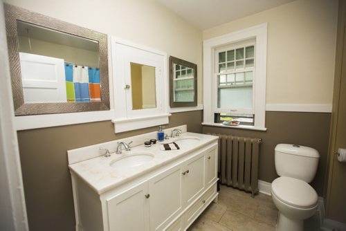 The master bathroom is classy and functional in this Riverview home in Winnipeg on Tuesday, July 28, 2015.  Mikaela MacKenzie / Winnipeg Free Press