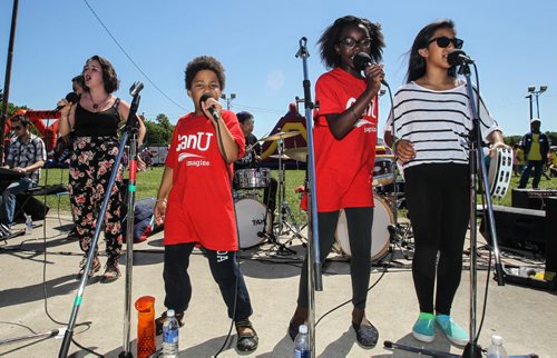The Jazz on Wheels band performs for kids at the Sinclair Park Community Centre Thursday afternoon. Jazz on Wheels is a mobile jazz presentation conceived and directed by Steve Kirby from the University of Manitoba and produced by Jazz Winnipeg. 150730 - Thursday, July 30, 2015 -  MIKE DEAL / WINNIPEG FREE PRESS