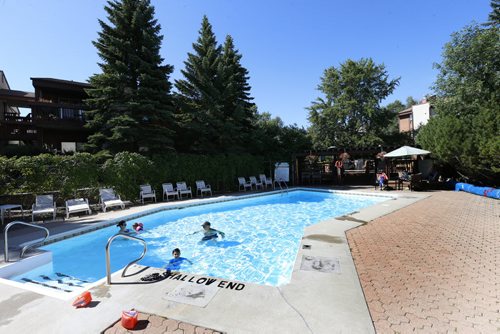 Homes. The condo at 153 - 144 Portsmouth Boulevard in the Terraces of Tuxedo. The pool and in back a  hot tub for the complex.The realtor is Andrew Single.  Todd Lewys story Wayne Glowacki / Winnipeg Free Press July 31 2015
