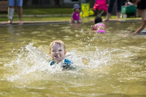 Thomas Blakey, 4, plays in a wading pool in Winnipeg on Saturday, Aug. 1, 2015.  Mikaela MacKenzie / Winnipeg Free Press