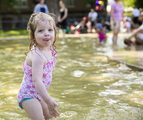 Sydney Blakey, 2, plays in a wading pool in Winnipeg on Saturday, Aug. 1, 2015.  Mikaela MacKenzie / Winnipeg Free Press