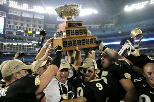 TORONTO, ON: November 23, 2007 -- VANIER CUP 2007 --  Manitoba Bisons celebrate their 28 to 14 win at the 2007 Vanier Cup between the University of Manitoba Bisons and the Saint Mary's University Huskies at the Rogers Centre in Toronto November 23, 2007.  Joe Bryksa / Winnipeg Free Press