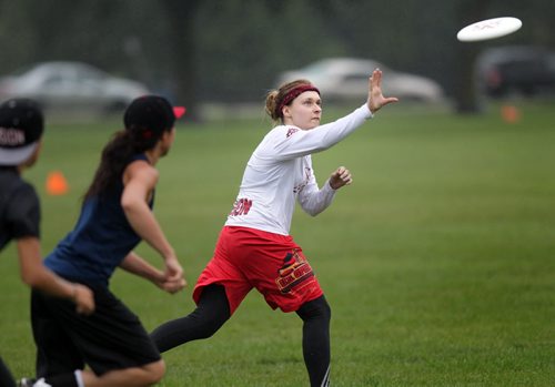 Members of the Women's Senior Ultimate team "Fusion" work out in a drizzle THursday at Assinaboine Park. See Scott B's story. August 6, 2015 - (Phil Hossack / Winnipeg Free Press)