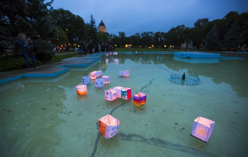 Floating lanterns commemorate the atomic bomb attacks on Hiroshima and Nagasaki in Memorial Park in Winnipeg on Thursday, Aug. 6, 2015.  Mikaela MacKenzie / Winnipeg Free Press