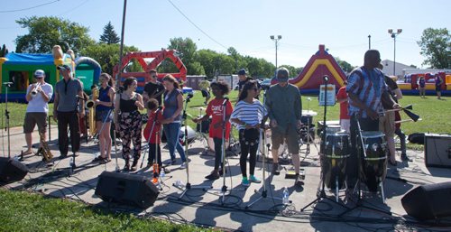 JOHN JOHNSTON / WINNIPEG FREE PRESS Social Page for August 8th, 2015 For 220bg031: Steve Kirbys Jazz on Wheels ensemble performed at the event.