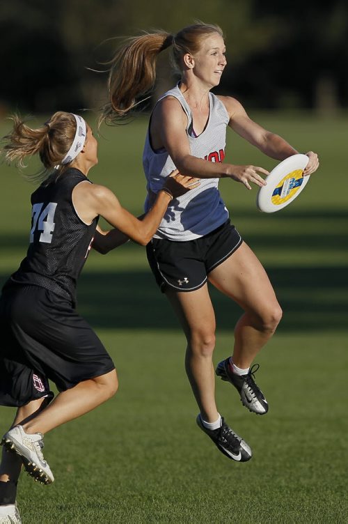 August 9, 2015 - 150803  -  Alexa Kovacs, who plays ultimate for Fusion, at practise in Assiniboine Park in Winnipeg Sunday, August 9, 2015. Kovacs will be competing in the national ultimate championships this week. John Woods / Winnipeg Free Press