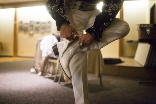 Elvis impersonator Corny Rempel transforms from his regular self to his stage persona through makeup, a wig, and classic outfits at a show at the Elvis Festival in Gimli on Sunday, Aug. 9, 2015. Mikaela MacKenzie / Winnipeg Free Press