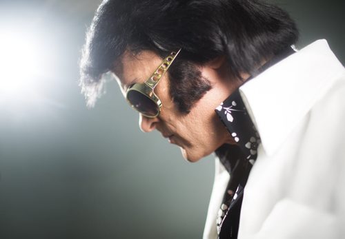 Elvis impersonator Corny Rempel transforms from his regular self to his stage persona through makeup, a wig, and classic outfits at a show at the Elvis Festival in Gimli on Sunday, Aug. 9, 2015. Mikaela MacKenzie / Winnipeg Free Press