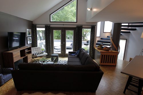 HOMES - 579 Carlaw Avenue in Fort Rouge (off Osborne Street) Realtor Tom Blumberg. Living room. BORIS MINKEVICH / WINNIPEG FREE PRESS PHOTO August 11, 2015