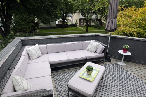 HOMES - 579 Carlaw Avenue in Fort Rouge (off Osborne Street) Realtor Tom Blumberg. Outdoor deck. BORIS MINKEVICH / WINNIPEG FREE PRESS PHOTO August 11, 2015