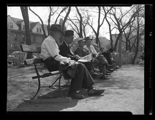 Hot Weather Pix - Central Park April 29, 1952 Jack Ablett / Winnipeg Free Press fparchives