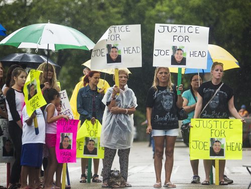 Protestors bring attention to problems with flood channels and Joe Head's death at the Manitoba Legislative Building in Winnipeg on Wednesday, Aug. 12, 2015.   Mikaela MacKenzie / Winnipeg Free Press