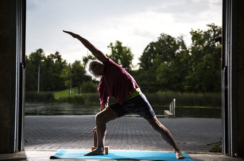 Allan, who has lost over 100 pounds with the Overeaters Anonymous program, does yoga at Assiniboine Park in Winnipeg on Wednesday, Aug. 12, 2015.   Mikaela MacKenzie / Winnipeg Free Press