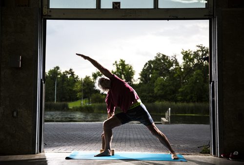 Allan, who has lost over 100 pounds with the Overeaters Anonymous program, does yoga at Assiniboine Park in Winnipeg on Wednesday, Aug. 12, 2015.   Mikaela MacKenzie / Winnipeg Free Press