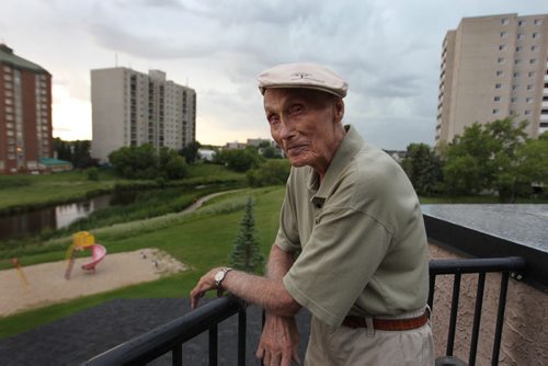 49.8  Portrait of 95-year-old, Joe Vinet oldest past president of Golf Manitoba in 1966 & 67.   Aug 12, 2015 Ruth Bonneville / Winnipeg Free Press