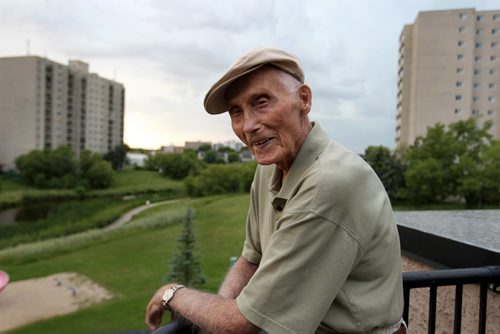 49.8  Portrait of 95-year-old, Joe Vinet oldest past president of Golf Manitoba in 1966 & 67.   Aug 12, 2015 Ruth Bonneville / Winnipeg Free Press